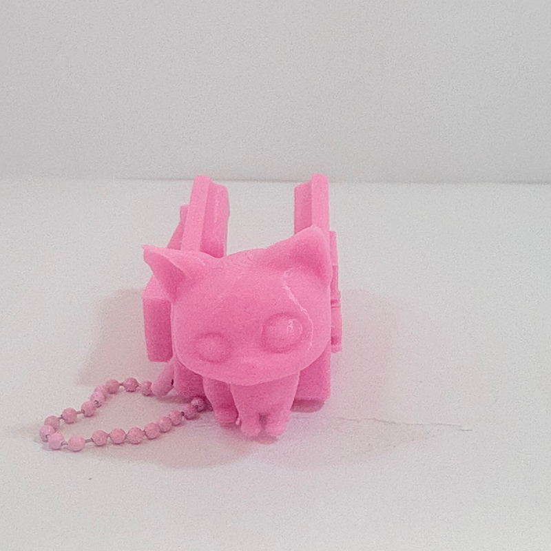MamoSpin Mizu — gatinho rosa de frente, no prendedor com corrente