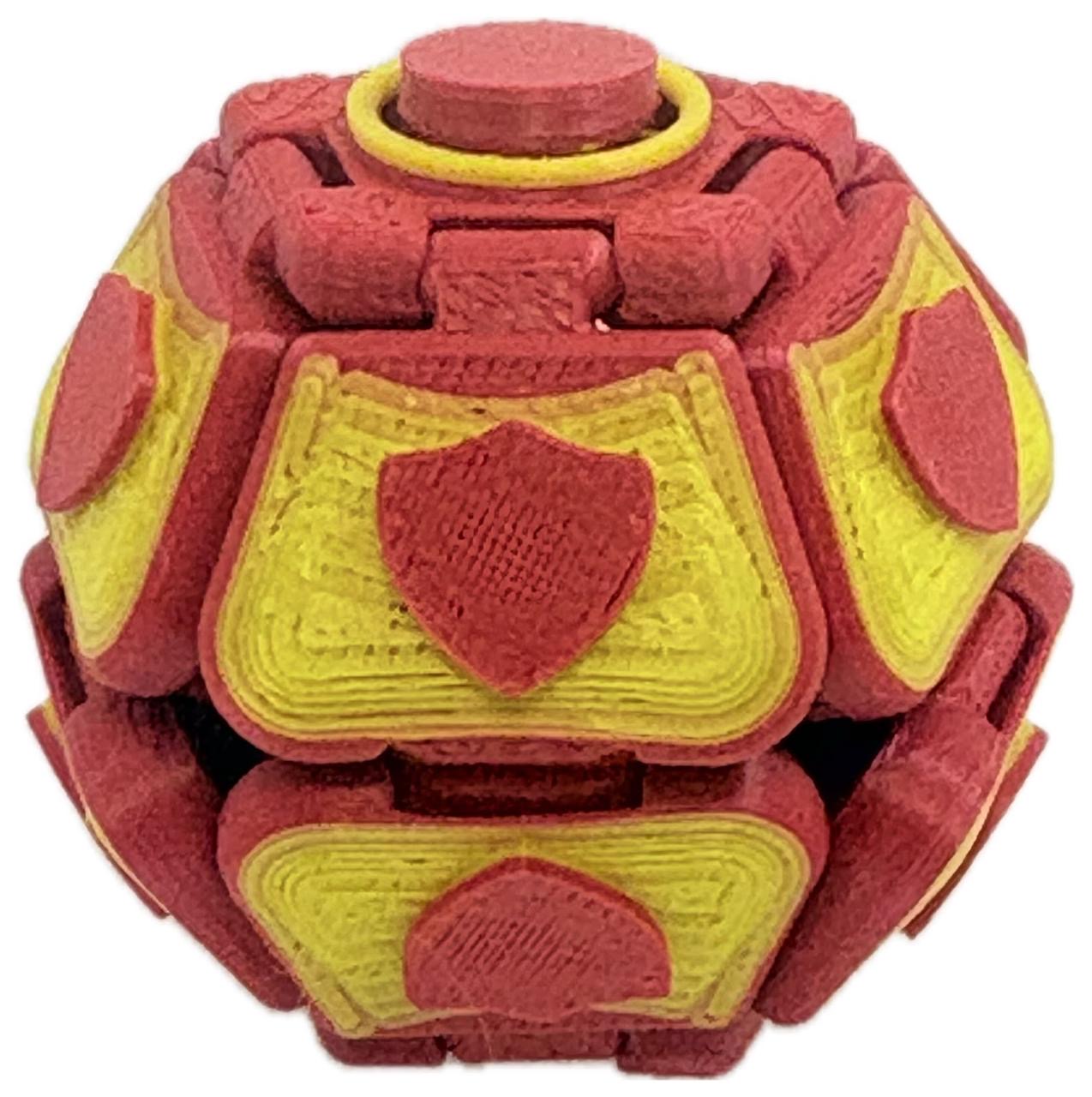 Mamolitk Titan vermelho e amarelo com escudos