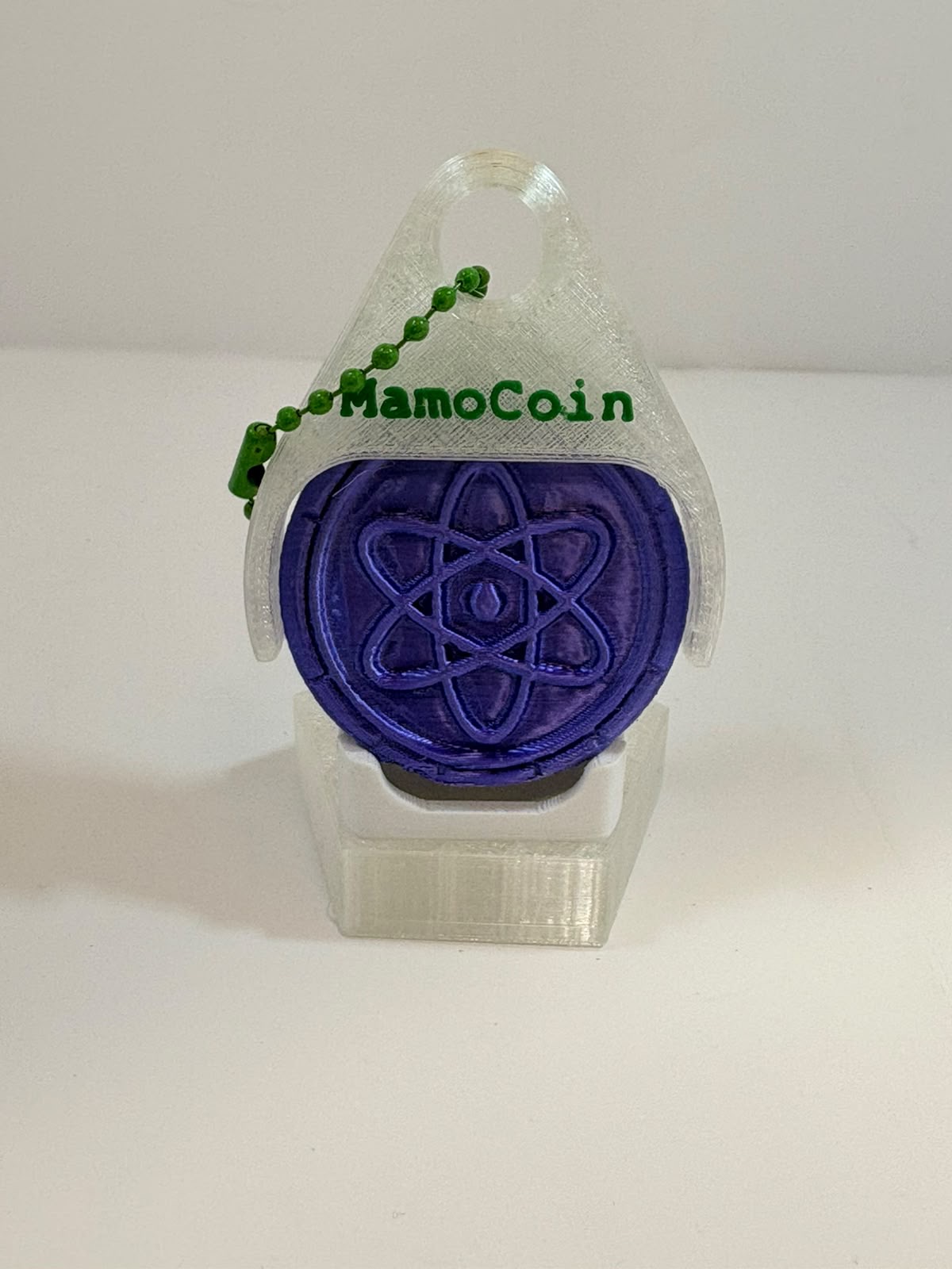 MamoDock branco real com MamoCoin visível na abertura frontal